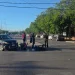 Maniobra imprudente en pleno centro: intentó girar en U, provocó un choque y dejó a una motociclista hospitalizada