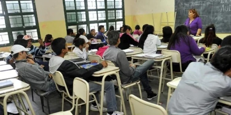 Educación abrió las inscripciones para el apoyo escolar de fin de año y confirmó la entrega de dispositivos en Santa Lucía