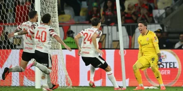 ¡Maracanazo del Pincha! Con un Muslera heroico y diez hombres, Estudiantes eliminó por penales a Flamengo y jugará la gran final