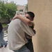 Callejero Fino dejó el penal para cumplir prisión domiciliaria y protagonizó un emotivo reencuentro con su hijo