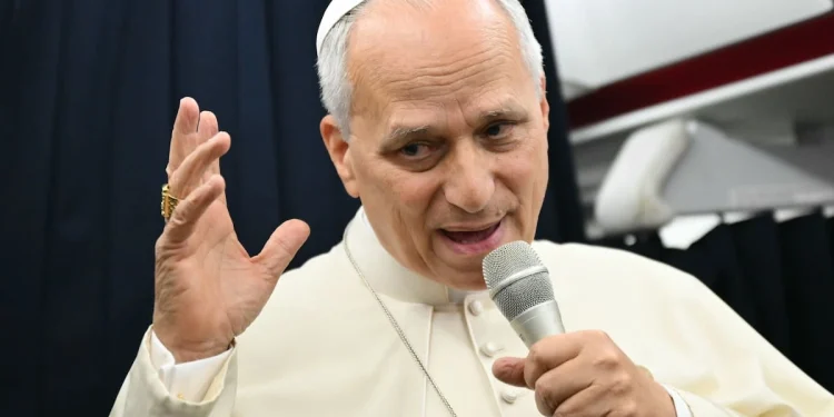 Mensaje papal antes de su viaje a la Argentina: León XIV pidió límites éticos a la inteligencia artificial y defender el arte humano