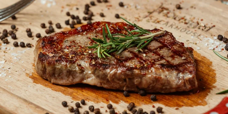 El secreto parrillero que no cuesta un peso: por qué dejar reposar la carne entre 5 y 10 minutos cambia todo