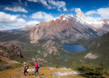 Balance del feriado del 12 de octubre: viajó un 3,5% más de turistas, pero el impacto económico cayó por estadías más cortas