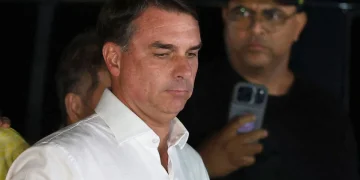 Misterio en Puerto Iguazú por un avión privado vinculado a versiones sobre una presunta fuga de Flávio Bolsonaro
