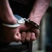 Violencia familiar en Rawson: detuvieron a dos hermanos tras amenazar con un arma tumbera a su padre y agredir físicamente a su madre