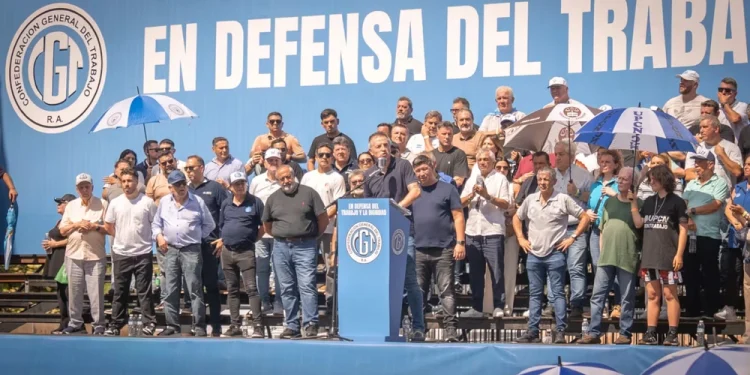 La CGT se moviliza en el centro porteño en reclamo por la situación productiva y laboral