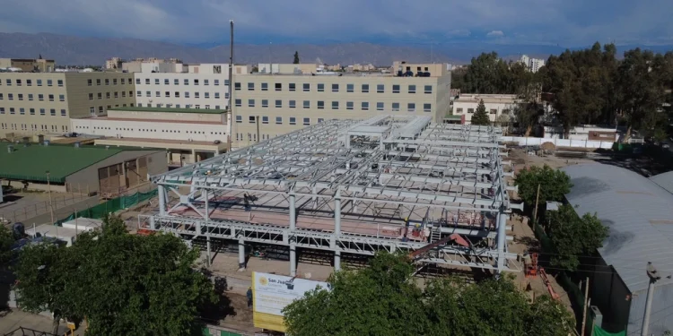A un año del inicio de obras, los nuevos Consultorios Externos del Hospital Rawson alcanzan un 22% de avance