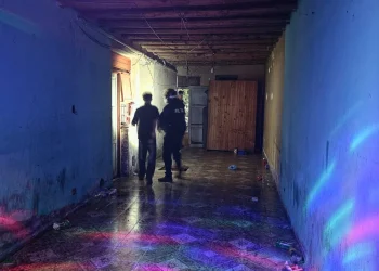 Fiesta clandestina en Caucete: promocionaban el evento en redes sociales como “JODA ENOE FESTT” y terminó con ocho detenidos y un menor identificado