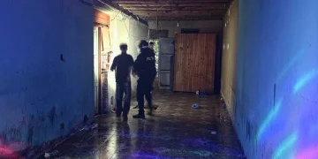 Fiesta clandestina en Caucete: promocionaban el evento en redes sociales como “JODA ENOE FESTT” y terminó con ocho detenidos y un menor identificado