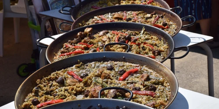 Vuelve el clásico del Centro Valenciano: buscarán al mejor paellero de San Juan en una jornada con feria y shows en vivo