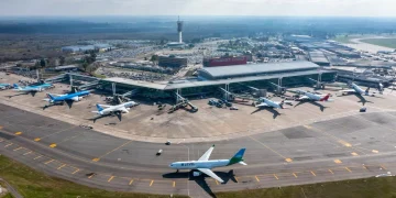Inversión histórica en aeropuertos: desembolsarán USD 1.500 millones para modernizar Ezeiza, Aeroparque y 33 terminales del interior