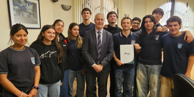 Alumnos de la Escuela Industrial construyen un auto eléctrico para el Desafío ECO YPF con el apoyo del EPRE