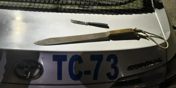 Pánico en La Bebida: le robó el celular a un chofer de la RedTulum, intentó apuñalarlo con un machete y cortó a un policía