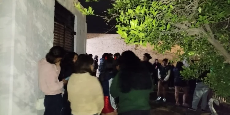 Desarticularon una fiesta clandestina en el barrio Felipe Cobas: cobraban entrada, vendían alcohol y había 30 menores