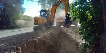 Obras de mitigación en Pocito y Santa Lucía: encauzan bajadas de creciente, limpian drenes y colocan disipadores