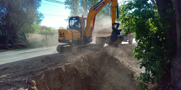 Obras de mitigación en Pocito y Santa Lucía: encauzan bajadas de creciente, limpian drenes y colocan disipadores