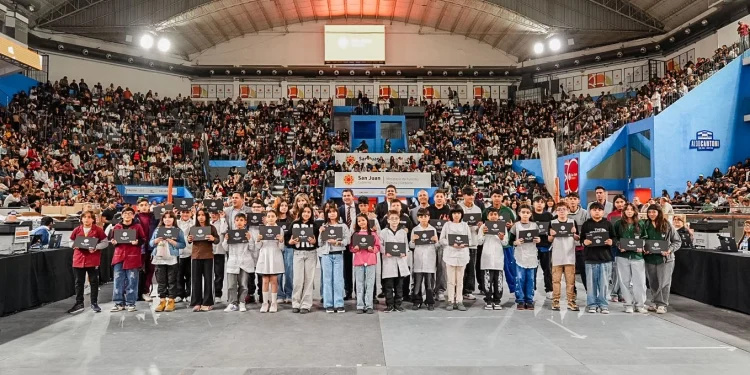 Educación digital en marcha: el gobernador Marcelo Orrego entregó casi 1.400 computadoras a estudiantes de Chimbas, Zonda y Ullum