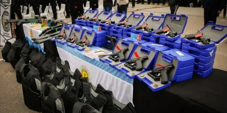 Escándalo en la Policía de San Juan: investigan compras truchas de computadoras y la desaparición de más de 100 armas reglamentarias