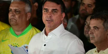 Flávio Bolsonaro pedirá anular el balotaje en Brasil: «Es imposible reconocer el resultado en esas condiciones»