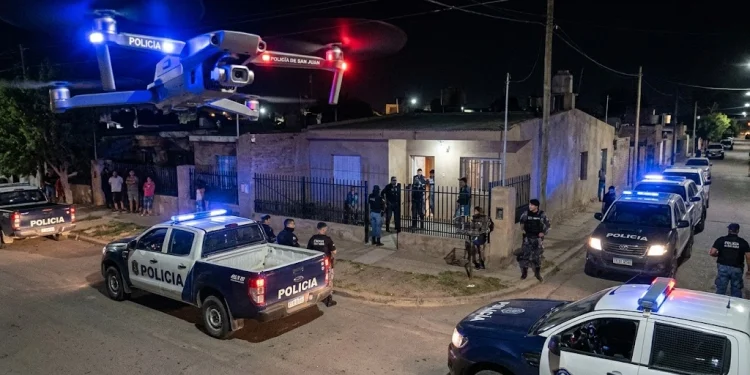Con drones e inteligencia previa, desbarataron un kiosco de drogas en Villa del Carril: secuestraron más de 700 gramos de cocaína