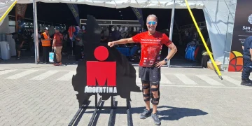 A los 64 años y con 221 carreras en la espalda: el mexicano Luis Álvarez desafía una cirugía para correr el Ironman de San Juan