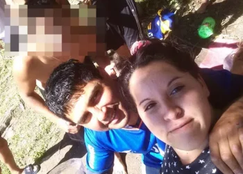 Horror en Córdoba: mató a puñaladas a su expareja frente a sus hijas y descubrieron que además abusaba de menores de su entorno