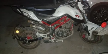 Violento asalto a mano armada en Rawson: recuperaron una moto Benelli y detuvieron a «Quitin» en el barrio La Estación