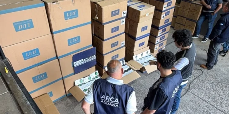 Millonario contrabando: ARCA incautó 15.000 relojes inteligentes truchos valuados en $450 millones en Salto Grande