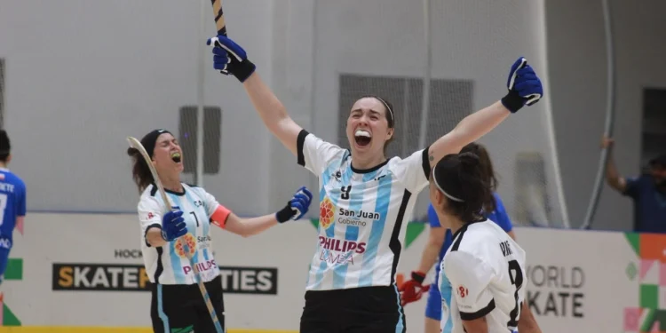 Las Águilas están en semifinales: Argentina goleó 4 a 0 a Chile con triplete de Julieta Fernández y tanto de la sanjuanina Florencia Felamini