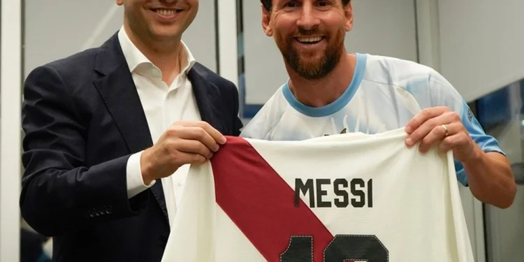 River distinguió a Lionel Messi como Socio Honorario en la previa de su despedida de la Selección Argentina