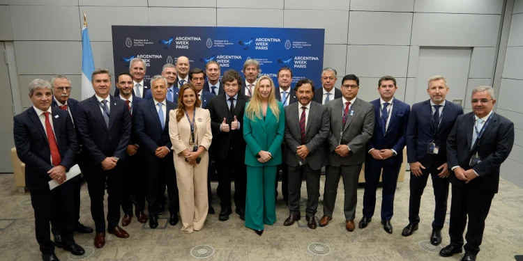 En Paris, y con la presencia de Orrego, Milei puso como ejemplo a San Juan ante inversores internacionales