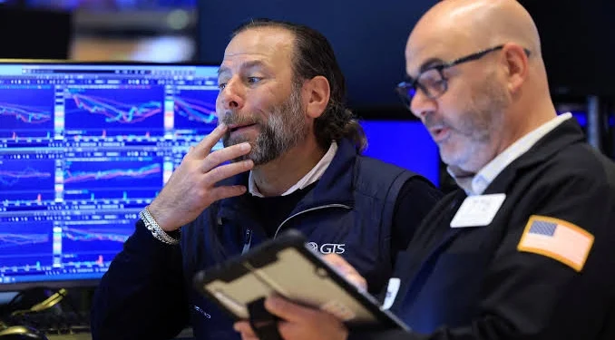 Tensión financiera global: Wall Street y la suba de tasas en Estados Unidos arrastran a los activos argentinos