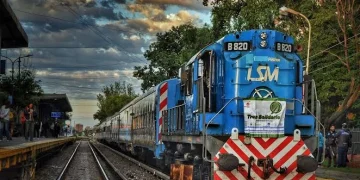 El Tren Solidario viaja rumbo a San Juan: momento histórico en Albardón tras 57 años y coches museo para visitar en Caucete