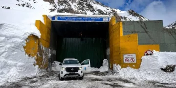 Temporal en la cordillera: cerraron el Paso Cristo Redentor por acumulación de nieve y frenaron el cruce a Chile
