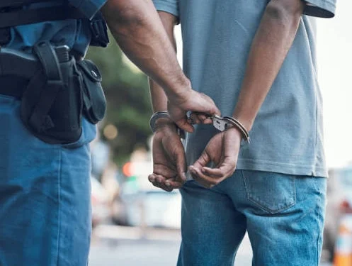 Violento asalto a menores en Chimbas: condenaron a 10 meses de prisión efectiva a un delincuente que amenazó de muerte a una alumna para robarle el celular
