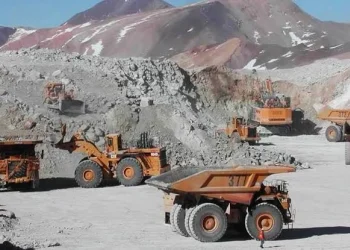 Cortocircuito en la Corte Suprema: giros contradictorios por la Ley de Tierras desatan alarma inversora y preocupación en el sector minero