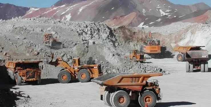 Cortocircuito en la Corte Suprema: giros contradictorios por la Ley de Tierras desatan alarma inversora y preocupación en el sector minero