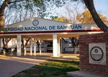 Salto institucional en la UNSJ: la Escuela de Ciencias de la Salud formalizó el pedido para convertirse en Facultad