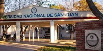 Salto institucional en la UNSJ: la Escuela de Ciencias de la Salud formalizó el pedido para convertirse en Facultad