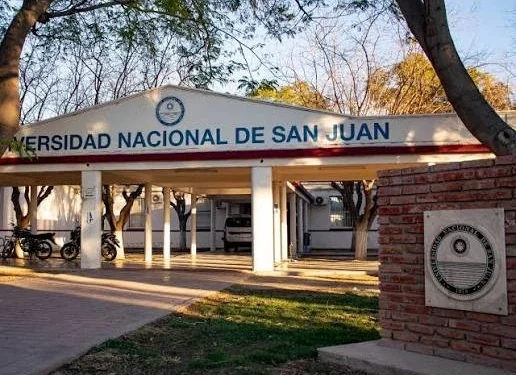 Salto institucional en la UNSJ: la Escuela de Ciencias de la Salud formalizó el pedido para convertirse en Facultad