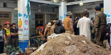 Tragedia escolar en Pakistán: colapsó el techo de un colegio en Peshawar y murieron al menos 28 personas