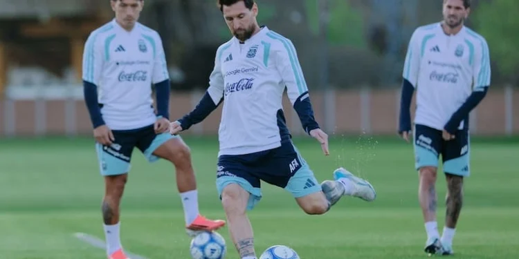 Cuenta regresiva para una noche eterna: Lionel Messi realiza su última práctica en Ezeiza antes del adiós en el Monumental