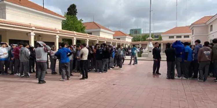 Jornada ejemplar en San Juan: con orden y compromiso, 243.000 estudiantes participan del Simulacro Provincial de Evacuación Escolar