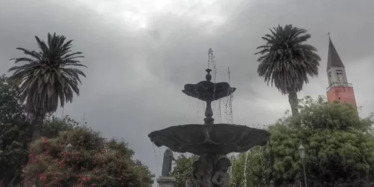 Viernes gris y fresco en San Juan: máxima de 18°C, cielo cubierto y probabilidad de lloviznas aisladas hacia la noche