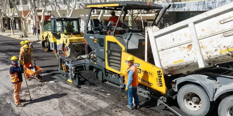 Obras en el microcentro: por trabajos de repavimentación en calle Santa Fe, modifican el recorrido de más de 30 líneas de colectivo