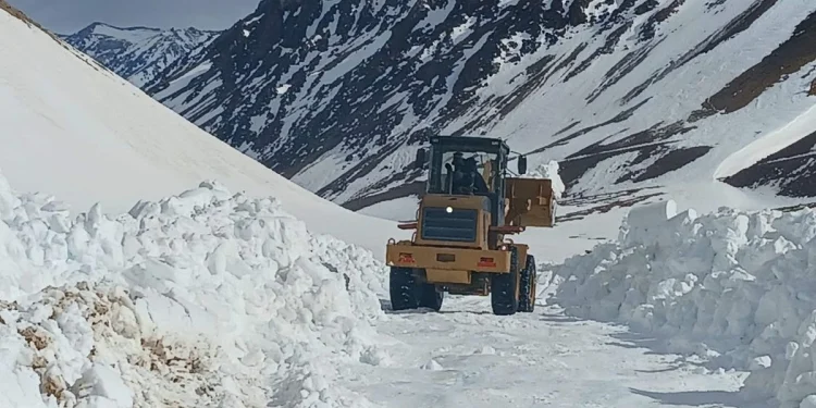 Alerta por un nuevo temporal de nieve en Agua Negra: refuerzan el operativo de despeje en la Ruta 150