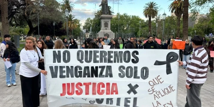 «No nos vamos a callar»: las familias de Gonzalo Martín y Uriel se unieron en Plaza 25 para exigir justicia por los crímenes