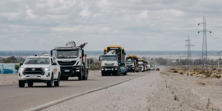 Paso clave en la cordillera: el proyecto Vicuña comenzó a trasladar gigantescos camiones Komatsu de 142 toneladas para sus trabajos iniciales