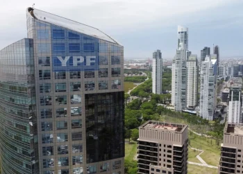 YPF presentará cinco megaproyectos al RIGI por US$44.000 millones para potenciar el shale de Vaca Muerta